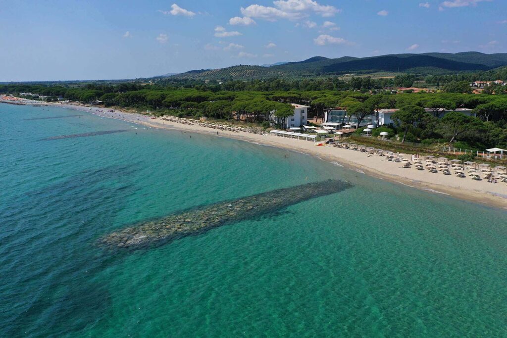22-Mare-e-Resort Panoramica sul mare e sulla spiaggia privata del The Sense Experience Resort in Toscana